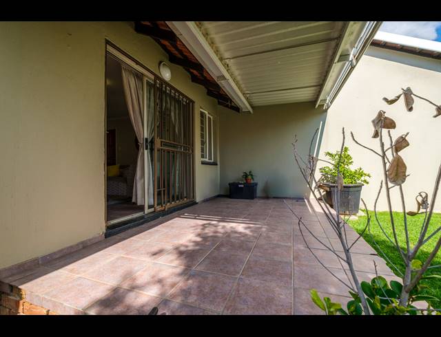 2 BEDROOM TOWNHOUSE FOR SALE IN SUNDOWNER
